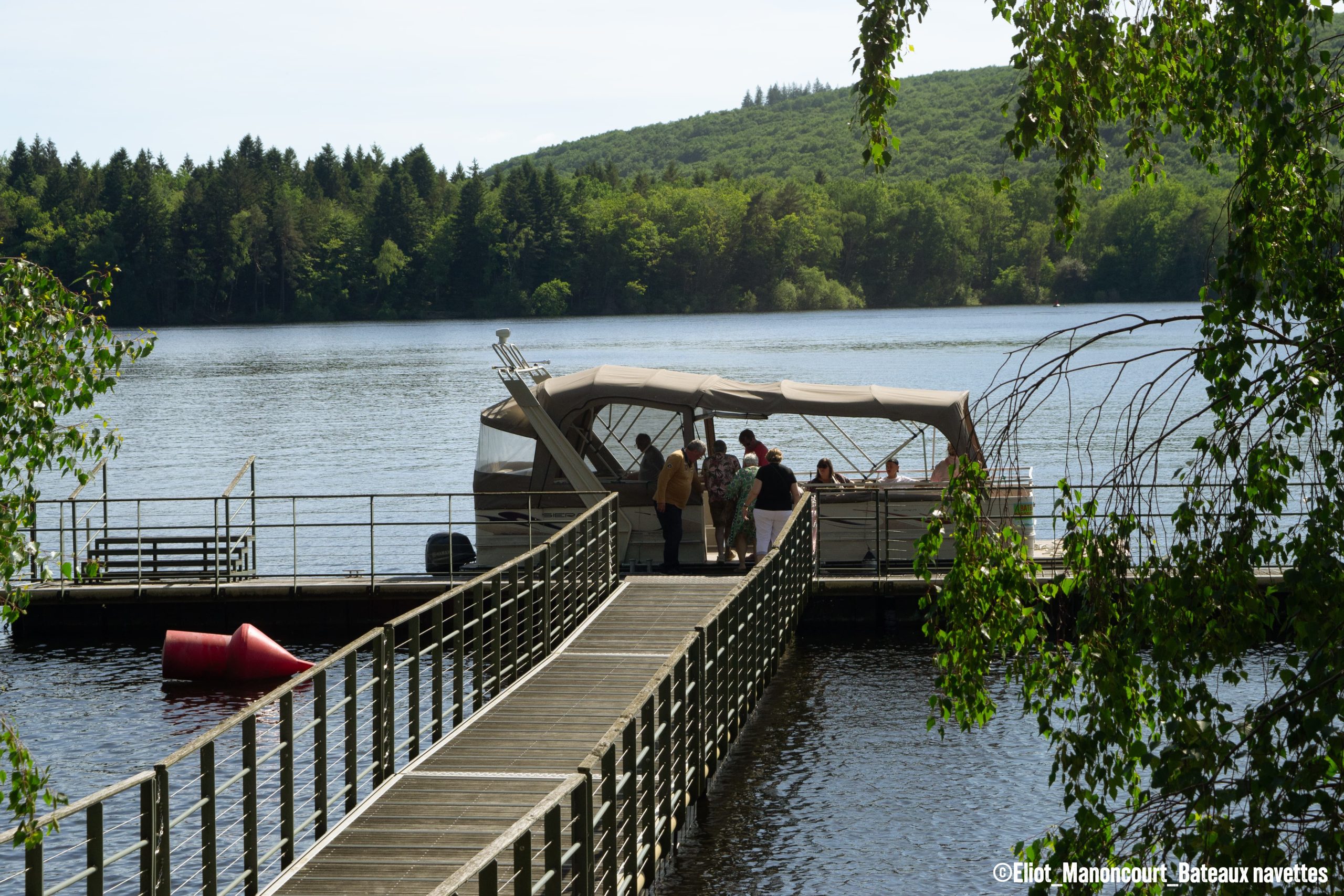 Bateau-navette sur le lac de Vassivière