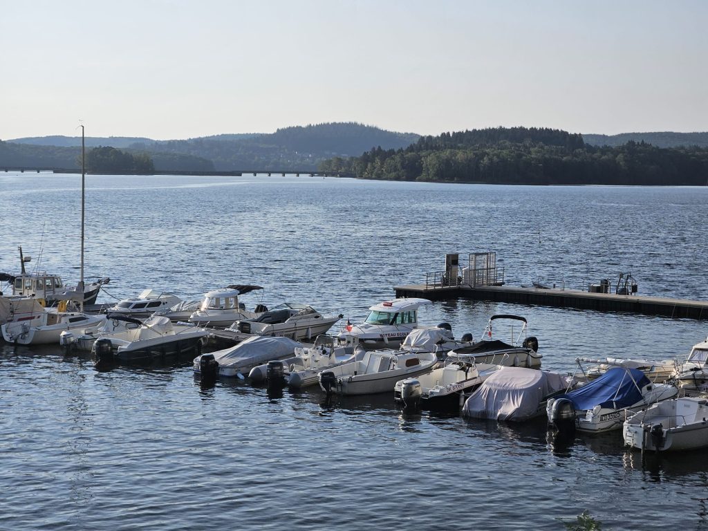 Station service terrestre et nautique Lac de Vassivière
