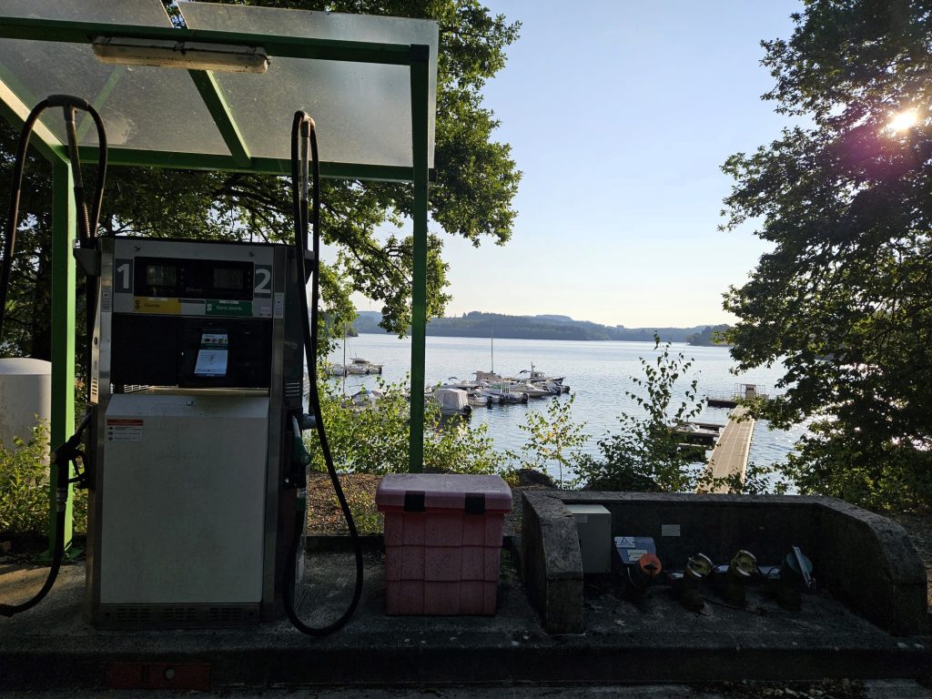 Station essence terrestre - nautique Lac de Vassivière